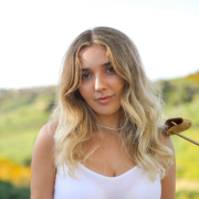 Maddy Vance _ Acoustic Spot 