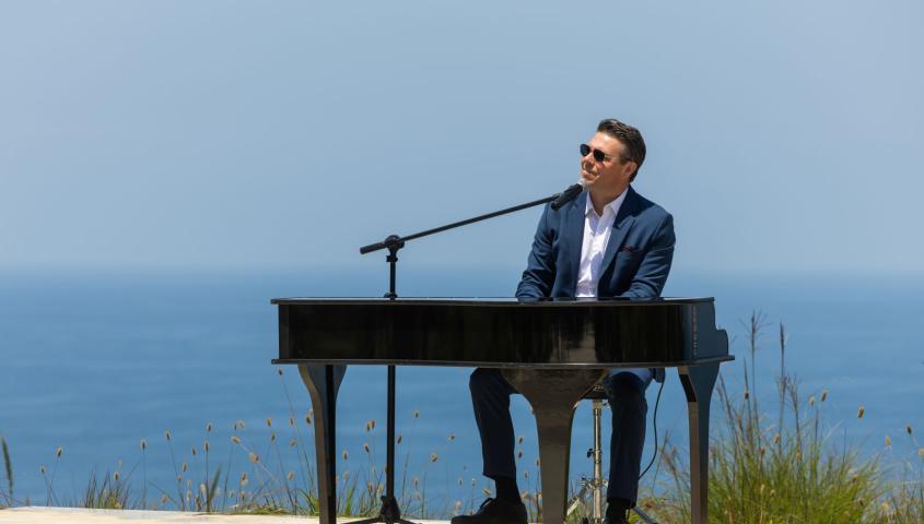 Brian Wahlstrom _ Acoustic Spot Talent
