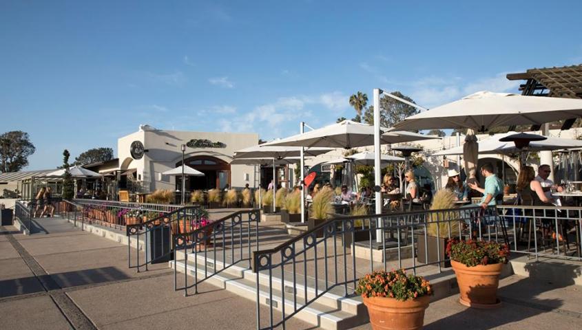 del mar plaza _ acoustic spot talent