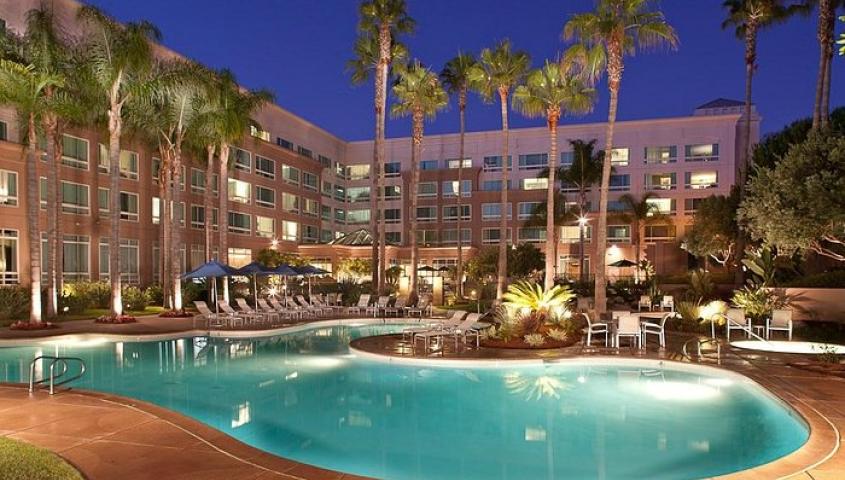 DoubleTree Hilton Del Mar + Joanna Gerolaga | Acoustic Spot Talent